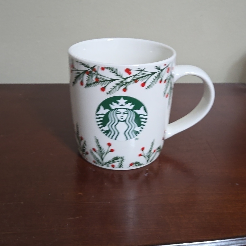 Starbucks Holly and Berries Holiday Mug 2020 12 ounces
